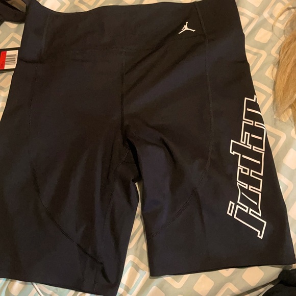 Jordan crop and biker shorts - Picture 3 of 3